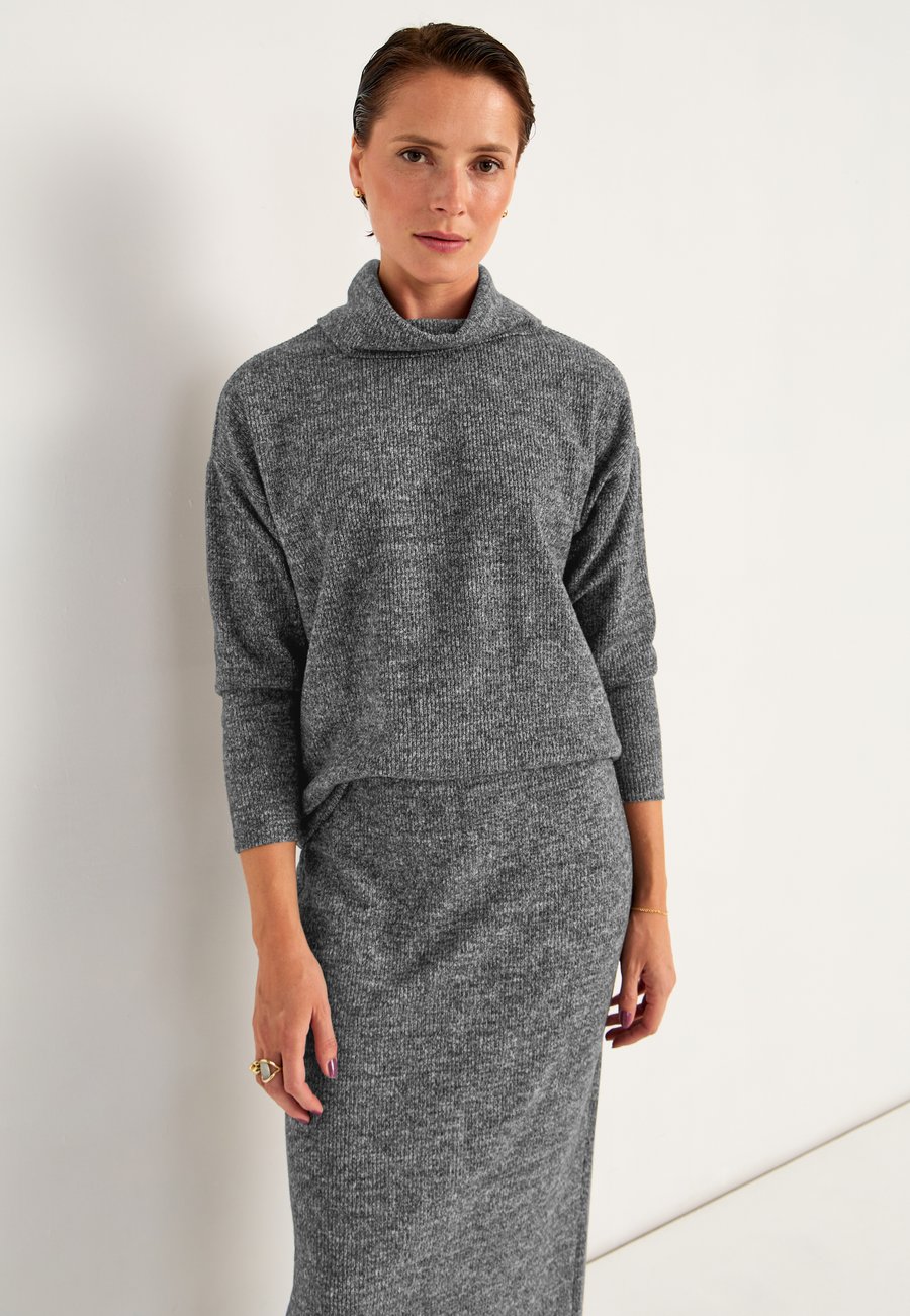 Джемпер Cellbes of Sweden SUPER SOFT WITH COLLAR, Grey Melange/Grey
Джемпер Cellbes of Sweden SUPER SOFT WITH COLLAR, Grey Melange/Grey