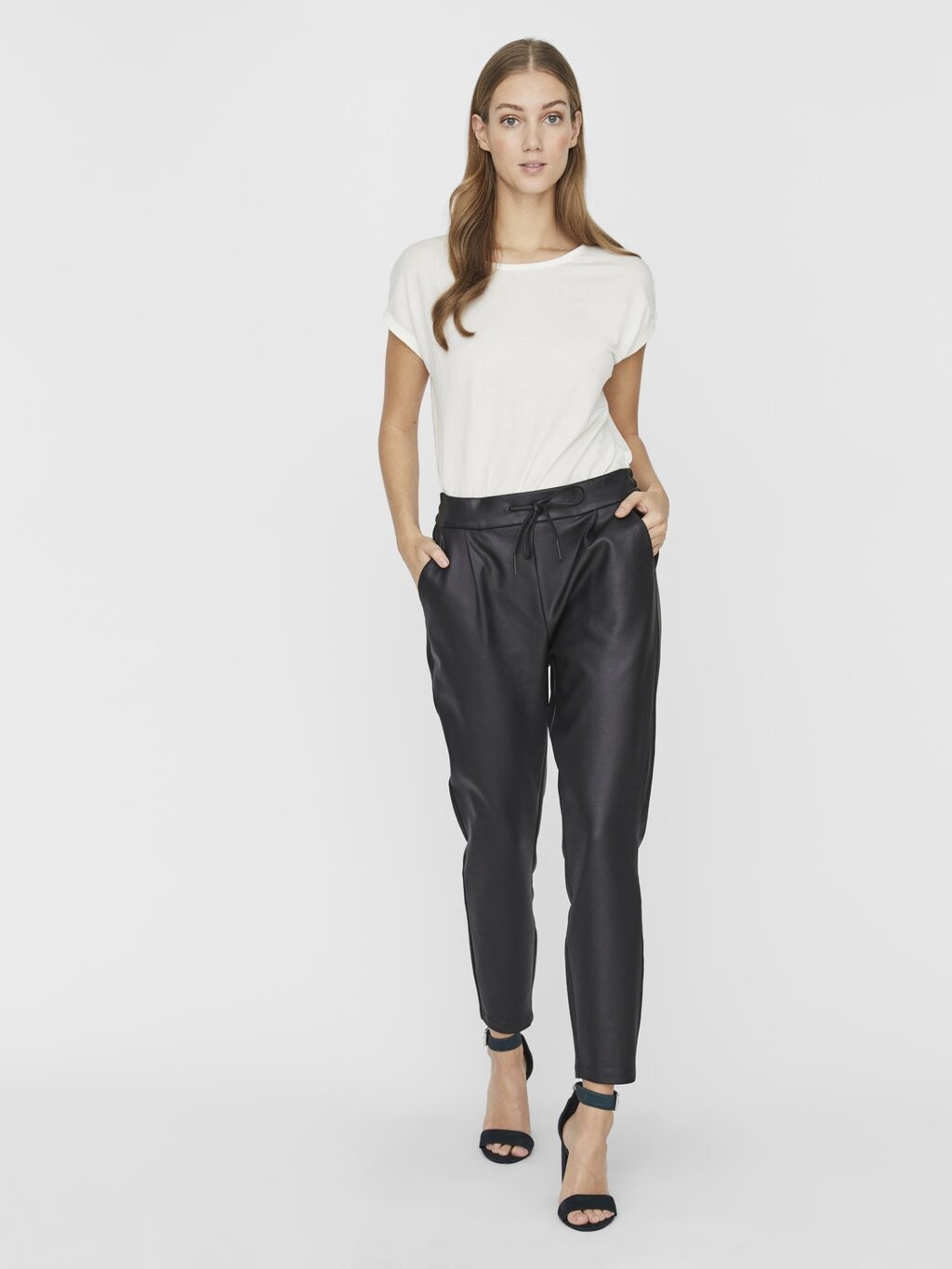Брюки Vero Moda, черный Vmeva Loose String, черный
Брюки Vero Moda, черный Vmeva Loose String, черный