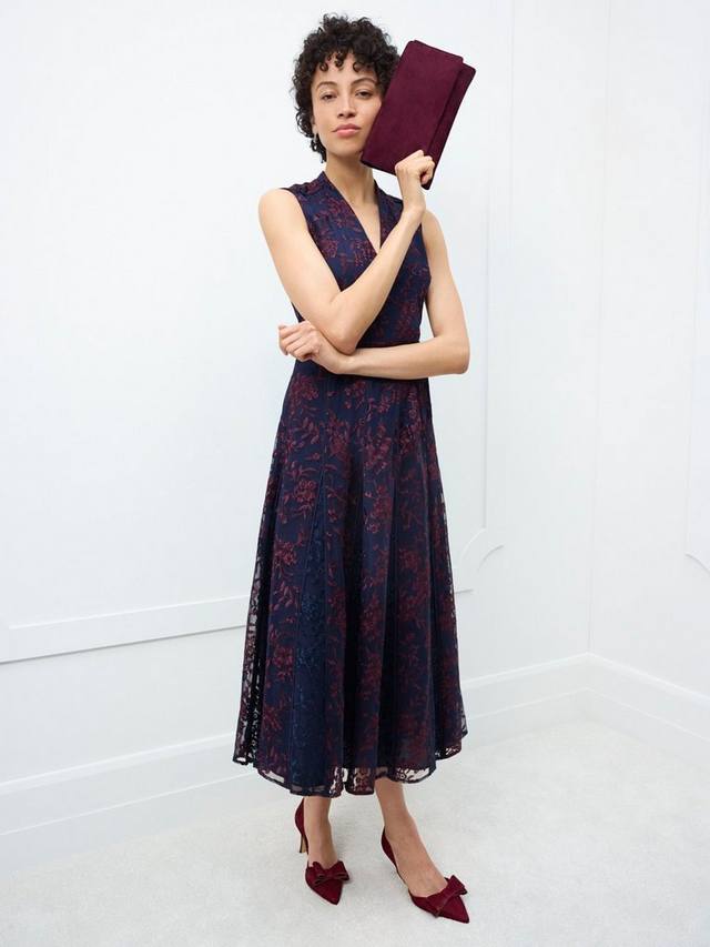 Вечернее платье Quin с вышивкой и расклешенным силуэтом Hobbs
Вечернее платье Quin с вышивкой и расклешенным силуэтом Hobbs