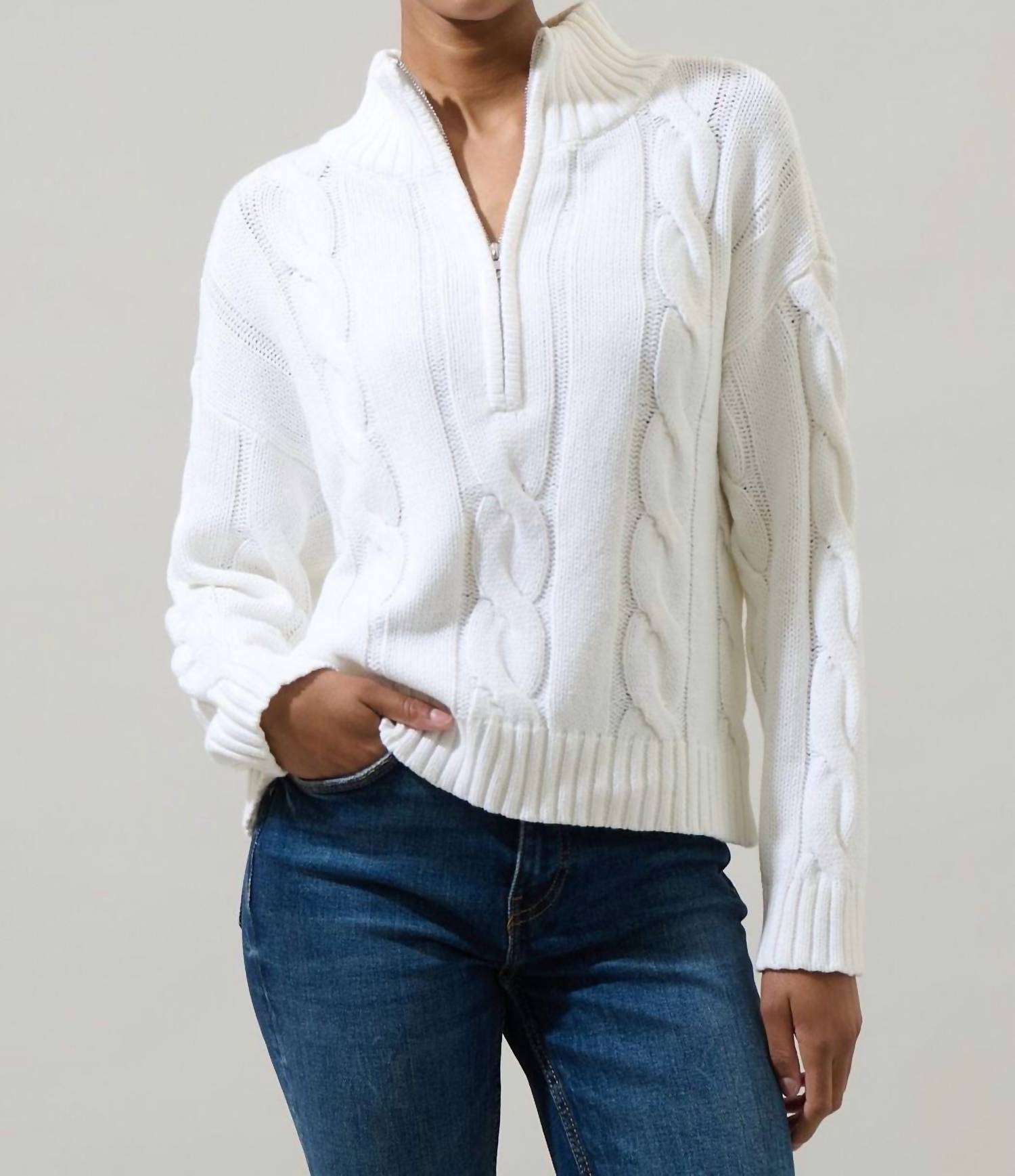 Белый свитер с косами и застежкой-молнией на вороте SUGARLIPS
Белый свитер с косами и застежкой-молнией на вороте SUGARLIPS