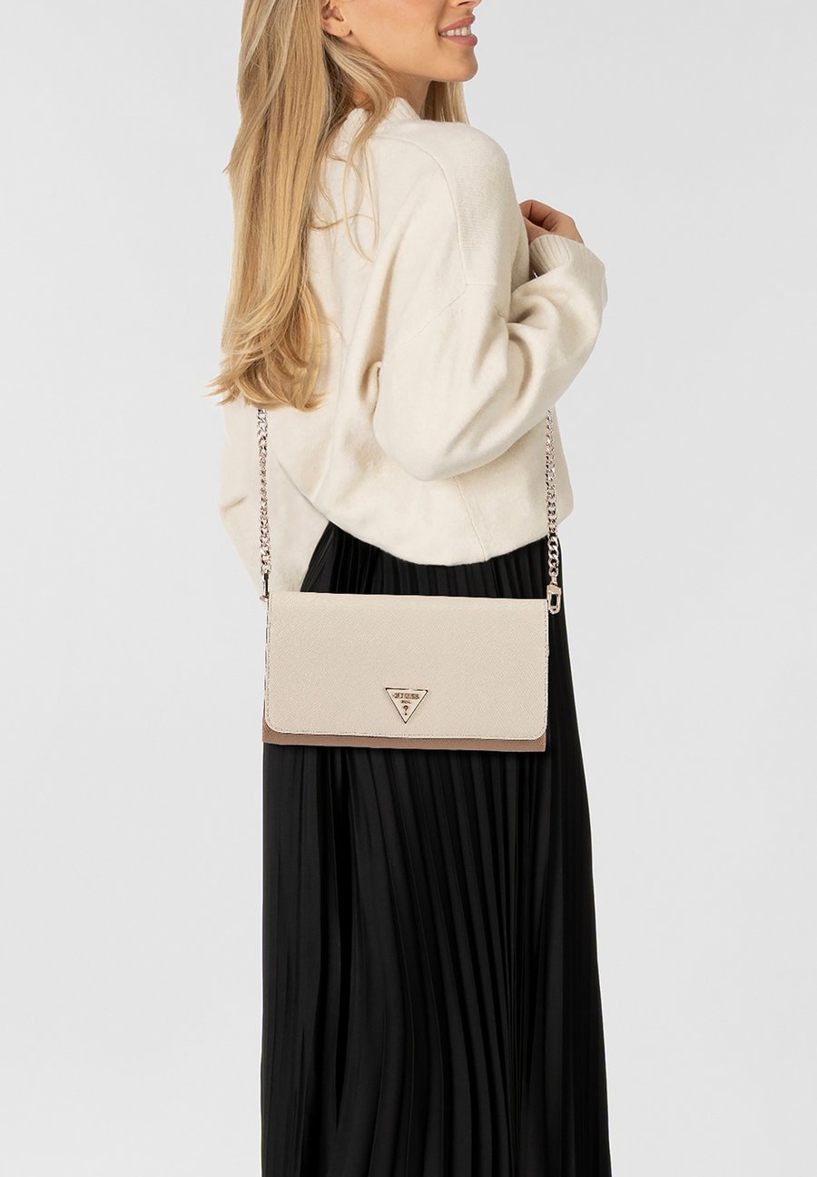 Сумка кросс-боди Guess Cross body bag, Tan Multi/Beige
Сумка кросс-боди Guess Cross body bag, Tan Multi/Beige