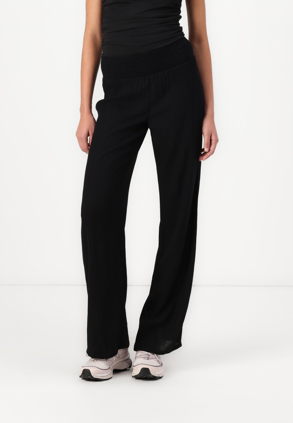 Брюки JOHNNY SMOCKED WAIST PANTS O'Neill, черный
Брюки JOHNNY SMOCKED WAIST PANTS O'Neill, черный