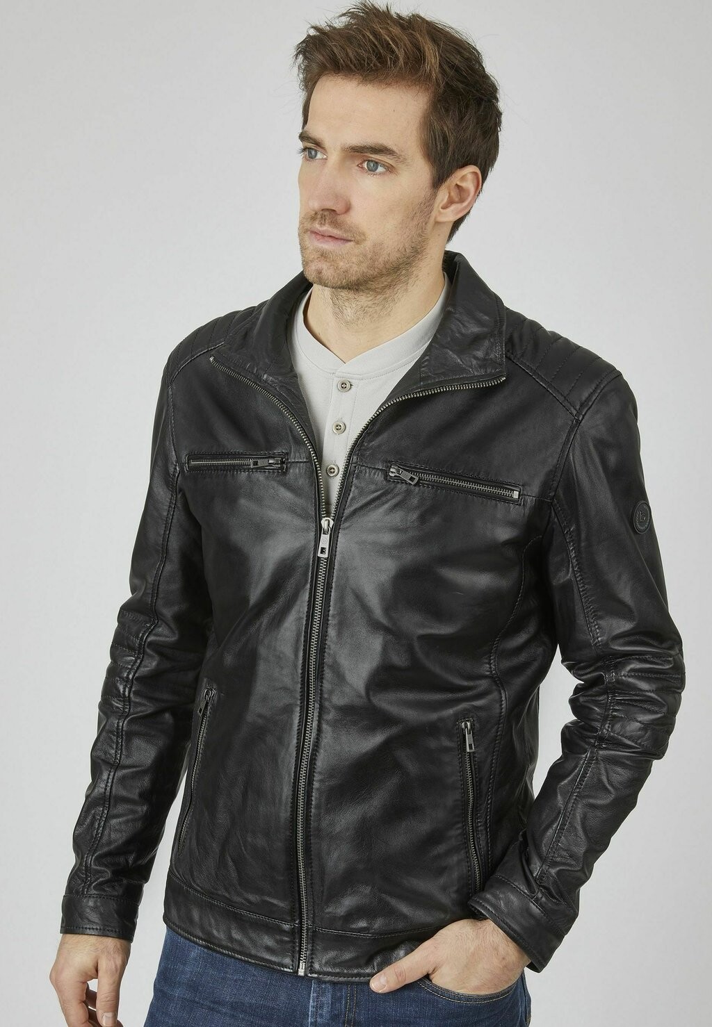 Кожаная куртка bugatti, цвет schwarz, Серый, Кожаная куртка bugatti, цвет schwarz
Кожаная куртка bugatti, цвет schwarz, Серый, Кожаная куртка bugatti, цвет schwarz