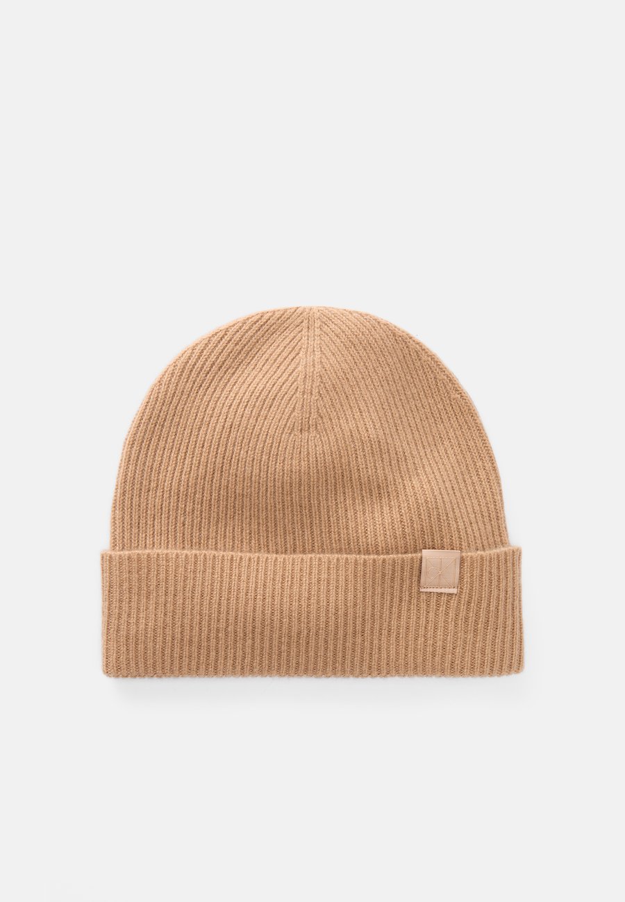 Шапка Calvin Klein EMBLEM UNISEX, Camel/Brown
Шапка Calvin Klein EMBLEM UNISEX, Camel/Brown