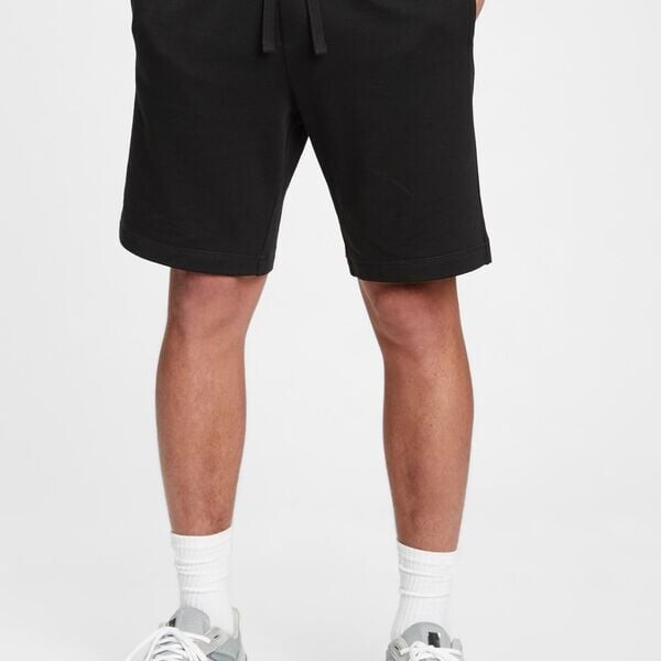 Мягкие бермуды-джоггеры с вышитым логотипом Gap, черный
Мягкие бермуды-джоггеры с вышитым логотипом Gap, черный