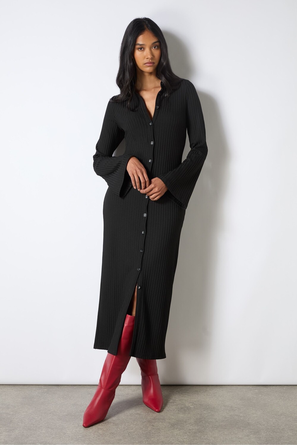 Платье с пуговицей в рубчик Ro&Zo, черный
Платье с пуговицей в рубчик Ro&Zo, черный