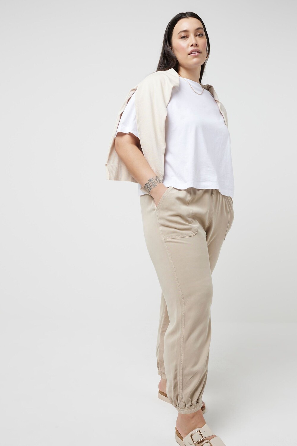 Облегающие джоггеры с манжетами River Island, бежевый
Облегающие джоггеры с манжетами River Island, бежевый