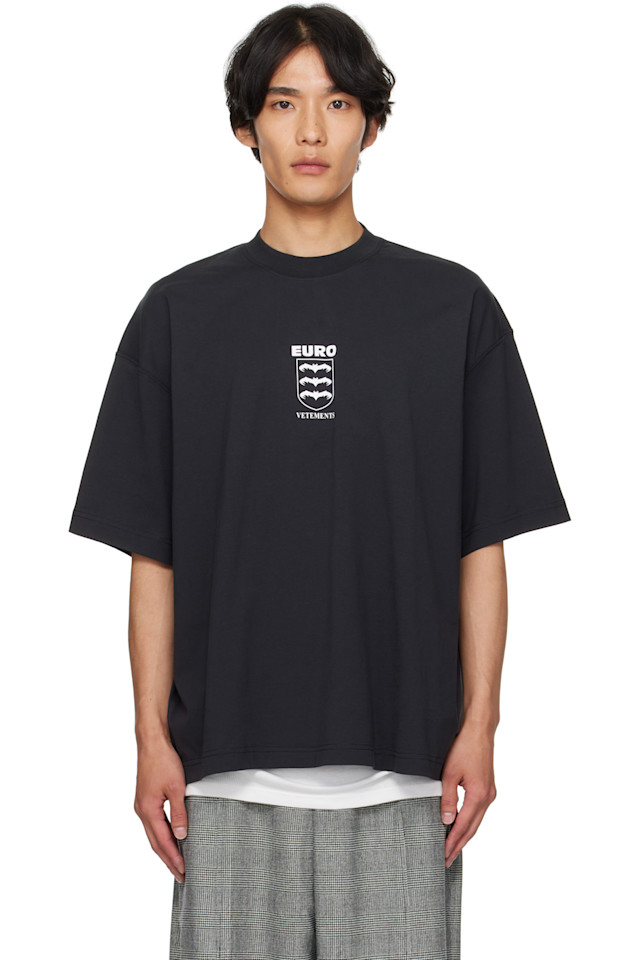 Vetements Обычная футболка с логотипом «Черные летучие мыши»
Vetements Обычная футболка с логотипом «Черные летучие мыши»