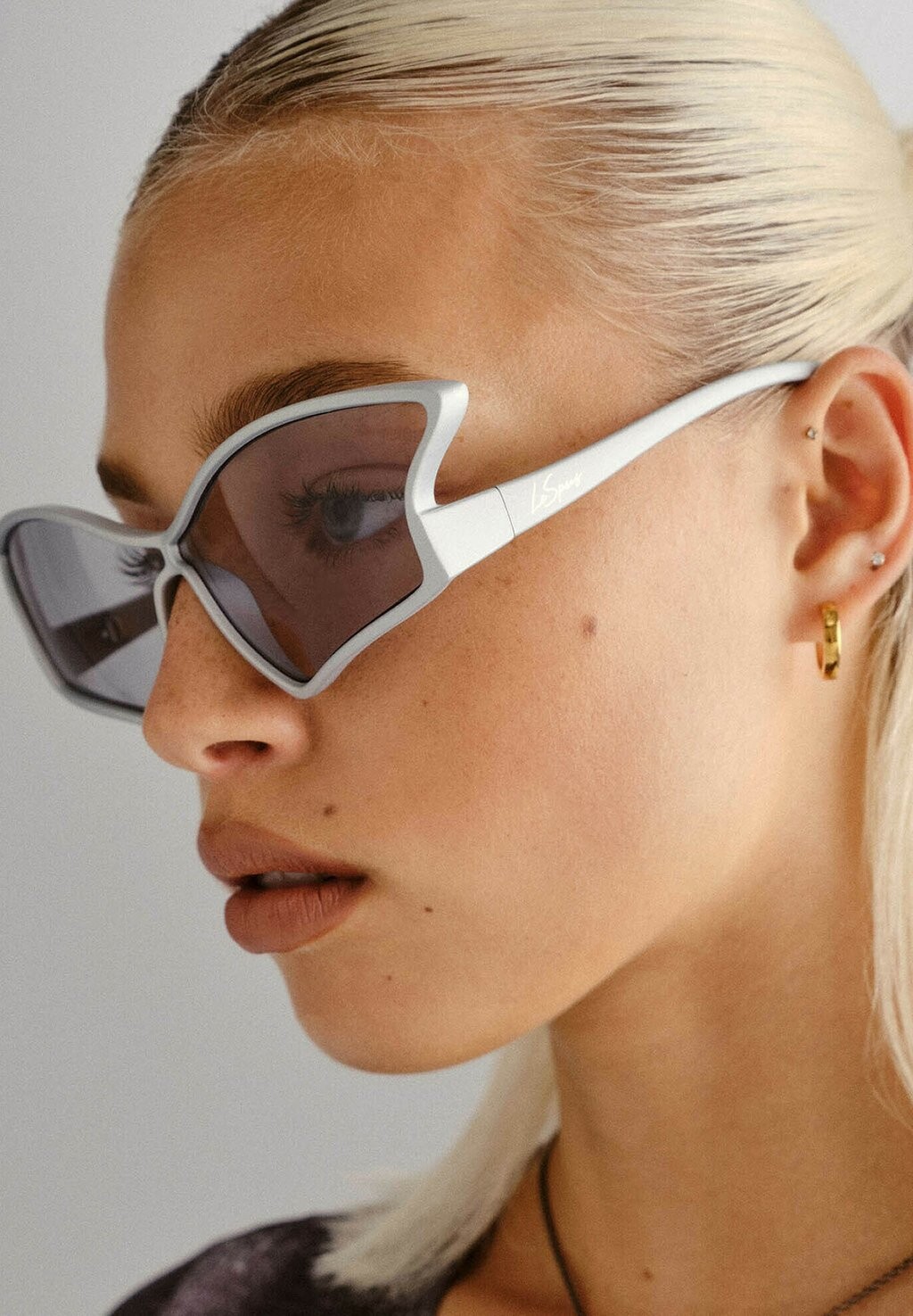 Солнцезащитные очки TAILFIN Le Specs, серый
Солнцезащитные очки TAILFIN Le Specs, серый