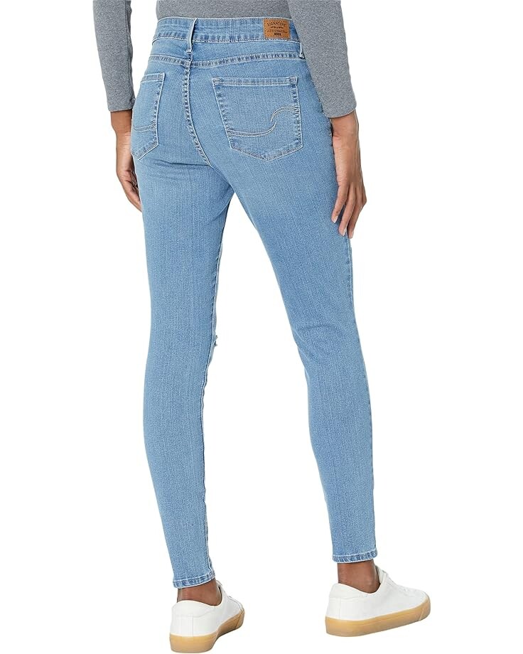 Джинсы Signature by Levi Strauss & Co. Gold Label Baby Bump Skinny, цвет Frosty Lakes
Джинсы Signature by Levi Strauss & Co. Gold Label Baby Bump Skinny, цвет Frosty Lakes