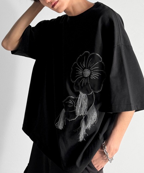 Футболка с аппликацией в виде цветочного узора, бренд Classical Origin, черный
Футболка с аппликацией в виде цветочного узора, бренд Classical Origin, черный