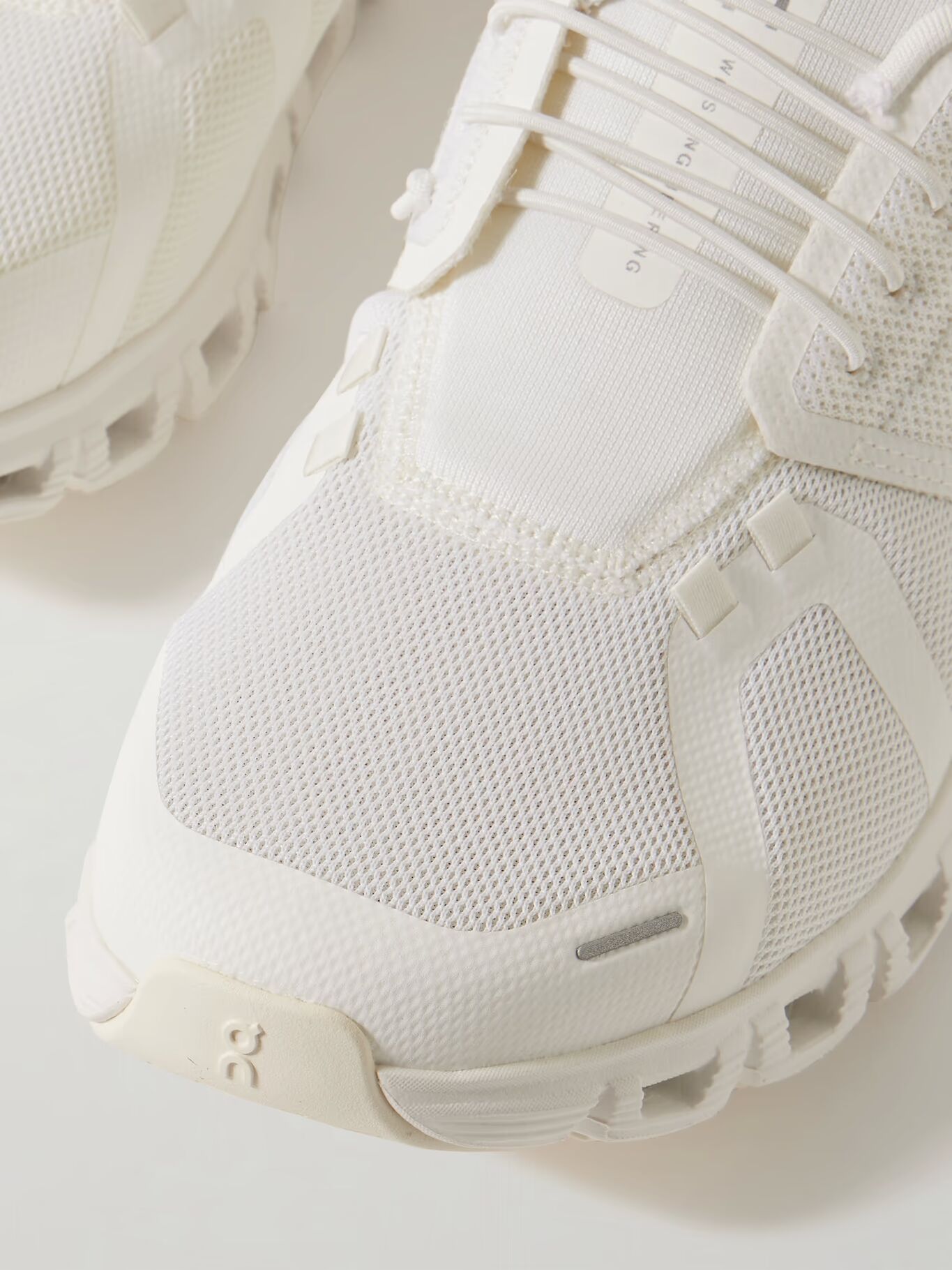 Кроссовки Cloud 6 с сетчатой отделкой и резиновой отделкой ON, белый
Кроссовки Cloud 6 с сетчатой отделкой и резиновой отделкой ON, белый