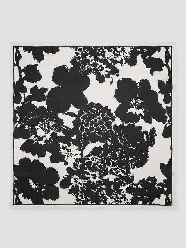 Шелковый шарф с цветочным принтом Mango
Шелковый шарф с цветочным принтом Mango