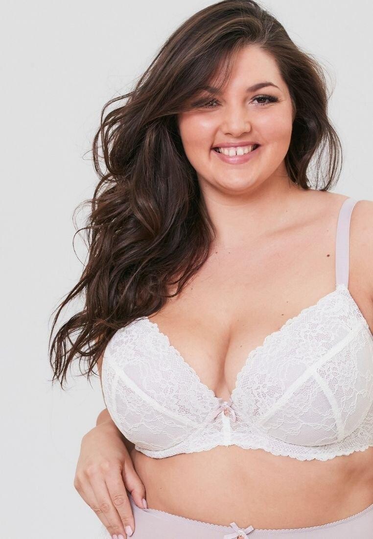 Кружевной бюстгальтер с глубоким вырезом на косточках в тон Oola Lingerie, белый
Кружевной бюстгальтер с глубоким вырезом на косточках в тон Oola Lingerie, белый