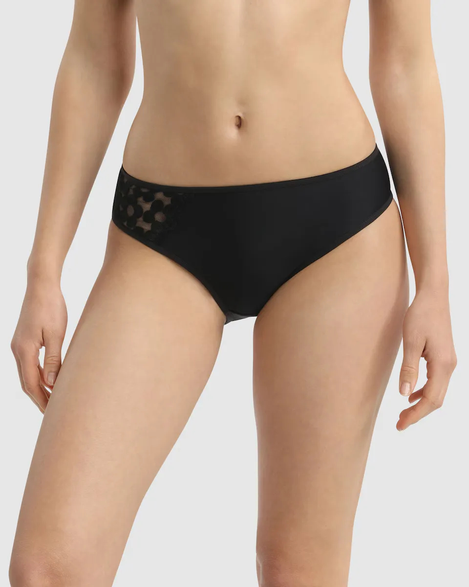 Просторные классические трусики с вышивкой Dim, черный
Просторные классические трусики с вышивкой Dim, черный