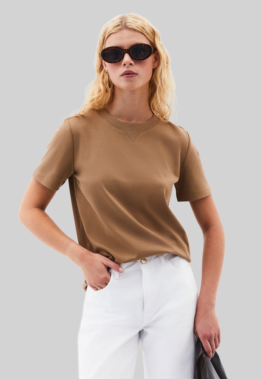 Футболка OXXO MIT ENGEM AUSSCHNITT, Malt Ball/Light Brown, Коричневый, Футболка OXXO MIT ENGEM AUSSCHNITT, Malt Ball/Light Brown
Футболка OXXO MIT ENGEM AUSSCHNITT, Malt Ball/Light Brown, Коричневый, Футболка OXXO MIT ENGEM AUSSCHNITT, Malt Ball/Light Brown