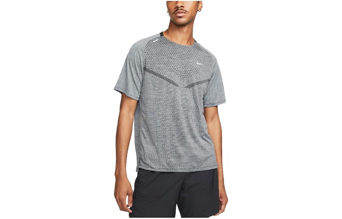 Футболка мужская серая Nike, серый 
Футболка мужская серая Nike, серый