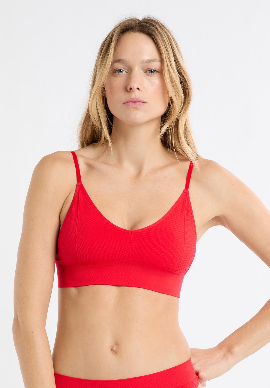 Бюстье Etam EFFORTLESS, Red
Бюстье Etam EFFORTLESS, Red