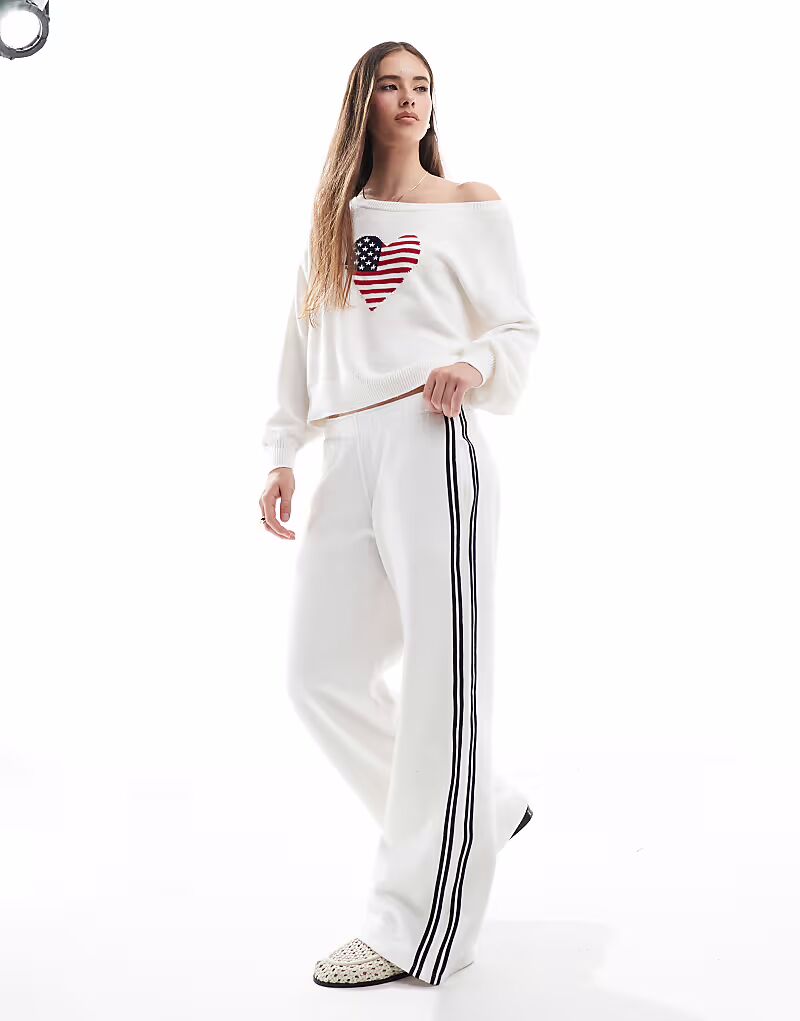 Широкие брюки Hollister средней посадки белого цвета
Широкие брюки Hollister средней посадки белого цвета