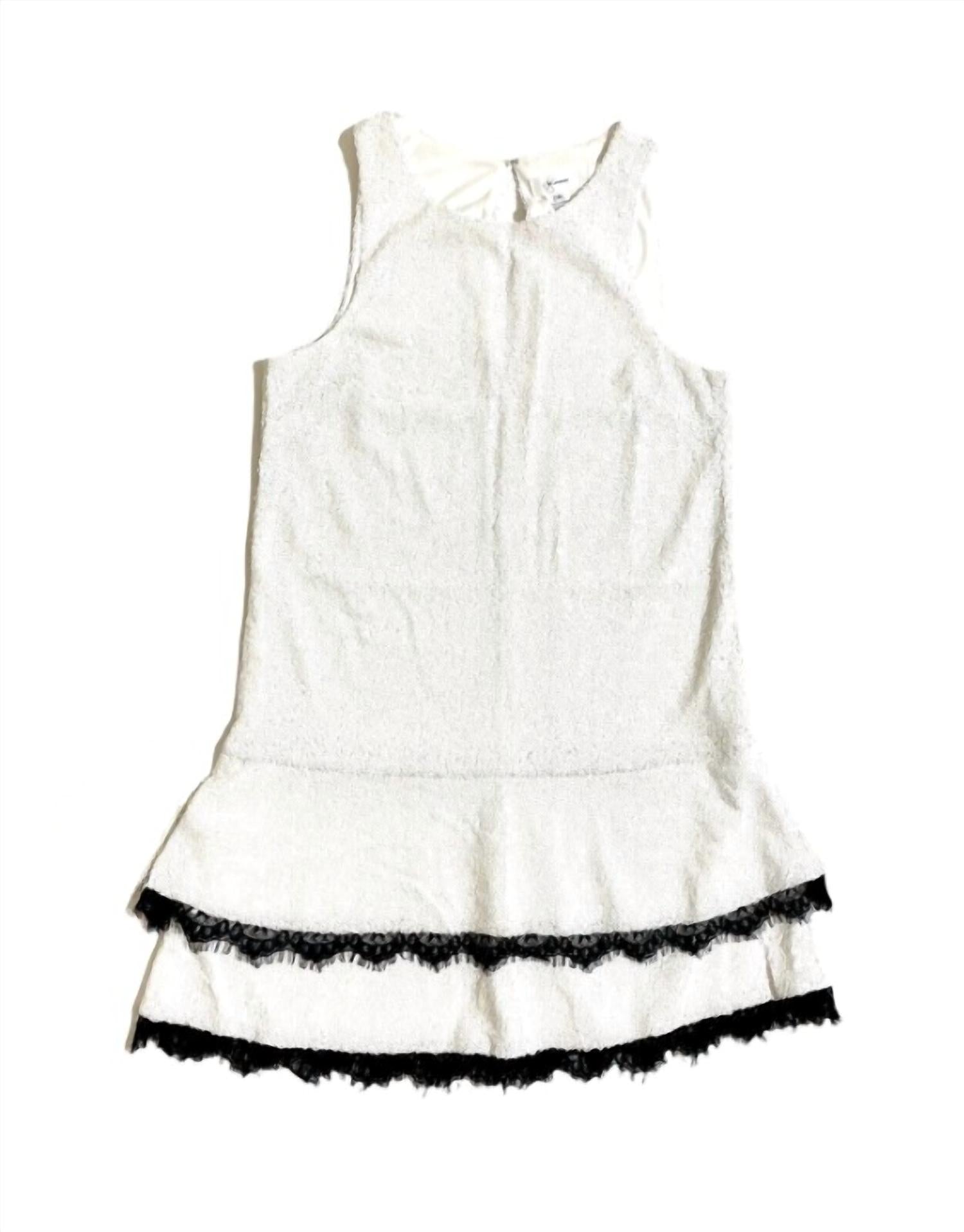 Женское платье-футляр без рукавов с кружевной отделкой и пайетками, белое JAY GODFREY
Женское платье-футляр без рукавов с кружевной отделкой и пайетками, белое JAY GODFREY