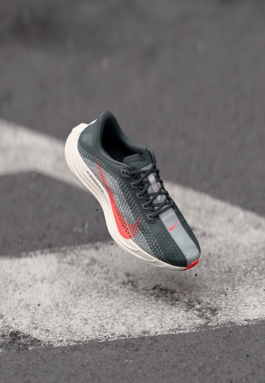 Кроссовки Nike Performance PEGASUS PLUS, Anthracite/Bright Crimson/Light Smoke Grey/Dark Grey
Кроссовки Nike Performance PEGASUS PLUS, Anthracite/Bright Crimson/Light Smoke Grey/Dark Grey