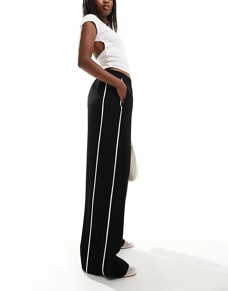 Брюки-стринги с двойной контрастной полосой черного цвета ASOS DESIGN
Брюки-стринги с двойной контрастной полосой черного цвета ASOS DESIGN