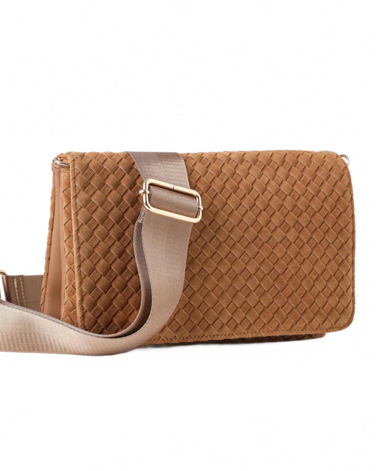 HAUTE SHORE Женская сумка через плечо Lexi из плетеной замши, цвет «седло»
HAUTE SHORE Женская сумка через плечо Lexi из плетеной замши, цвет «седло»