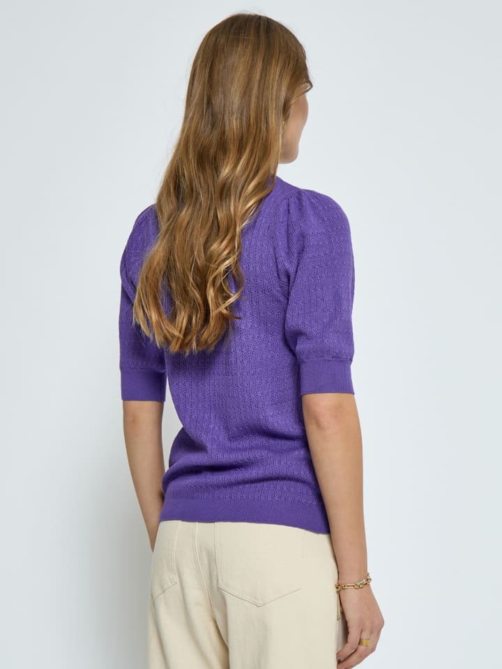 Свитер в цвете Purple Corallites Peppercorn
Свитер в цвете Purple Corallites Peppercorn