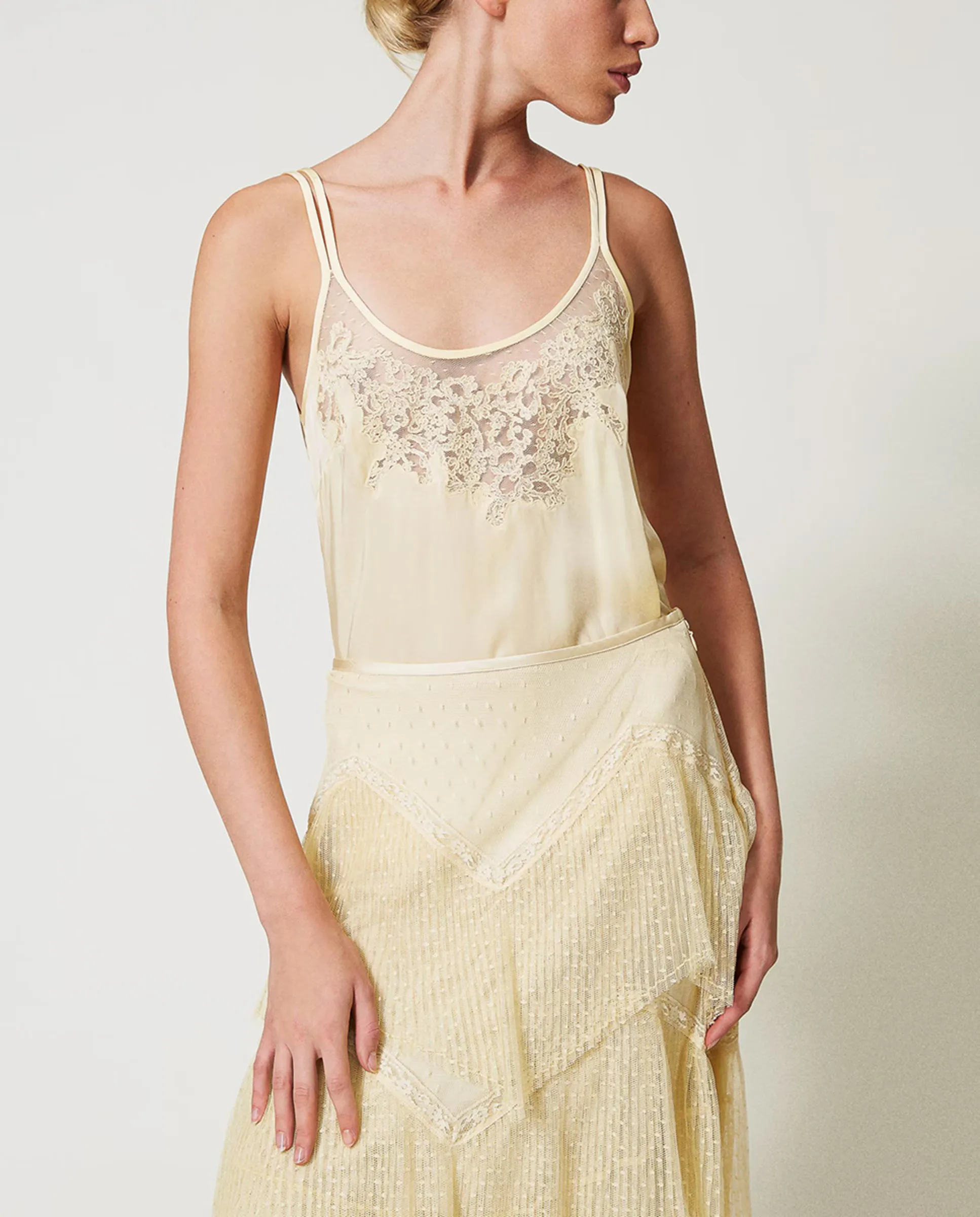 Женский топ из сатина с вышивкой Twinset, желтый
Женский топ из сатина с вышивкой Twinset, желтый