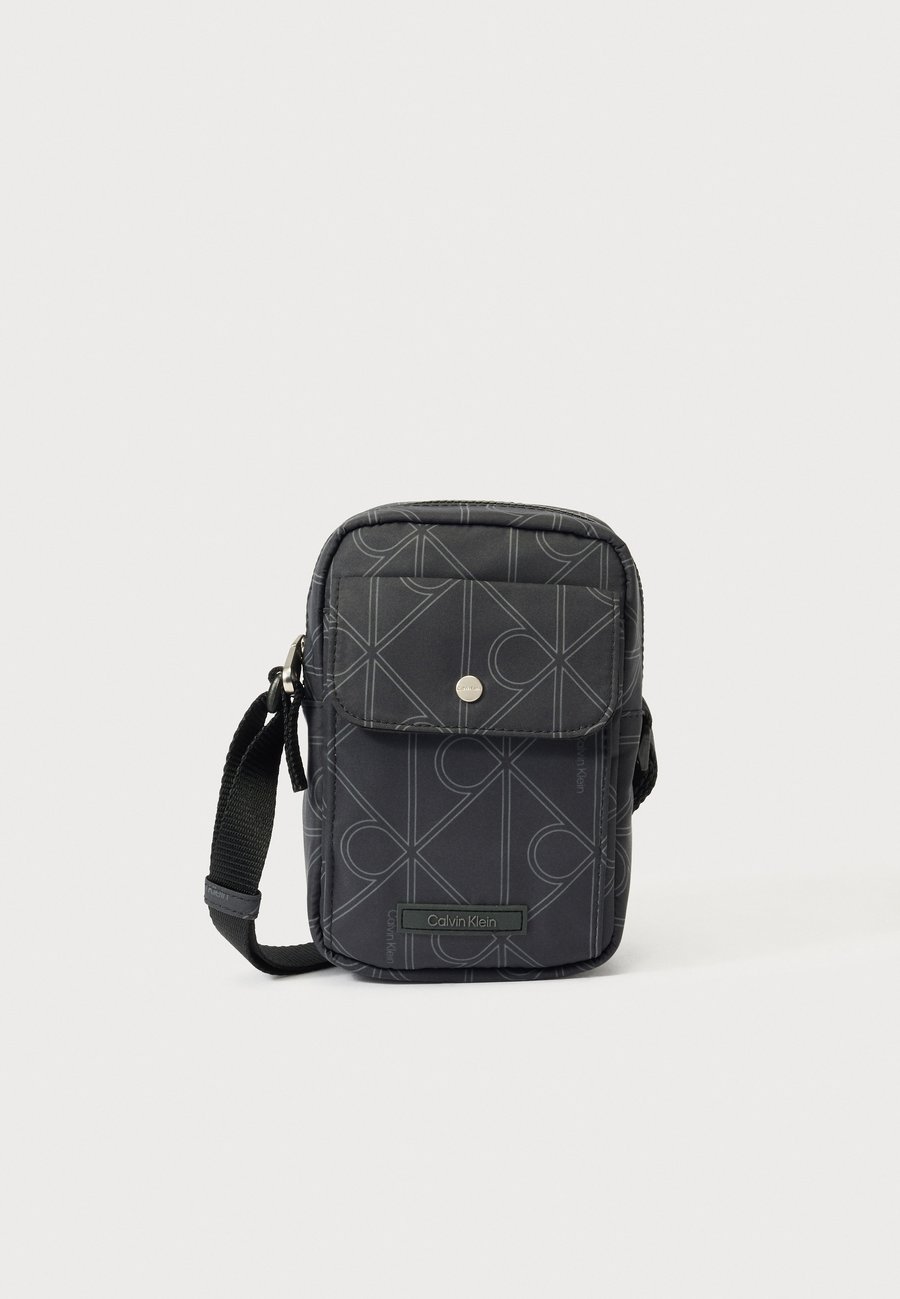 Сумка кросс-боди Calvin Klein REPORTER, Black
Сумка кросс-боди Calvin Klein REPORTER, Black