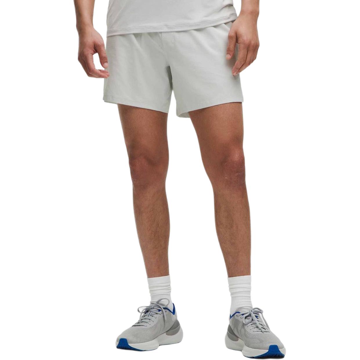 Мужские короткие повседневные шорты Mile Maker Run Crew из рипстопа с подкладкой, размер 6 дюймов Lululemon, steam серый/vpor
Мужские короткие повседневные шорты Mile Maker Run Crew из рипстопа с подкладкой, размер 6 дюймов Lululemon, steam серый/vpor