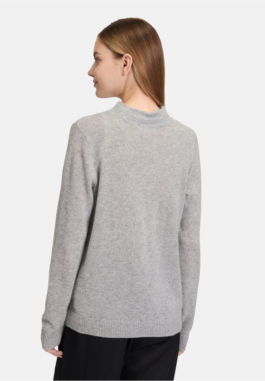 Джемпер Betty Barclay MIT STEHKRAGEN, Light Silver Melange/Grey
Джемпер Betty Barclay MIT STEHKRAGEN, Light Silver Melange/Grey