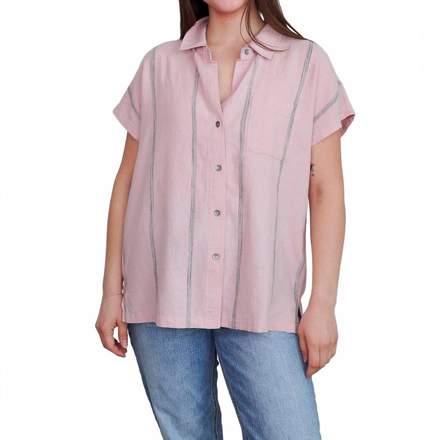 Giada Рубашка с коротким рукавом и острым воротником на пуговицах в розовую полоску Splendid
Giada Рубашка с коротким рукавом и острым воротником на пуговицах в розовую полоску Splendid