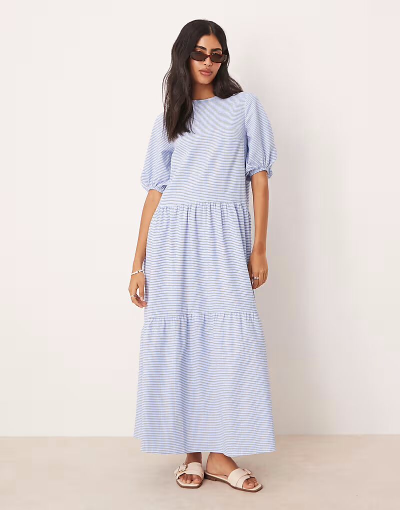 Платье макси с круглым вырезом, рукавами-буфами и многоуровневым лифом в синюю клетку Asos Design
Платье макси с круглым вырезом, рукавами-буфами и многоуровневым лифом в синюю клетку Asos Design