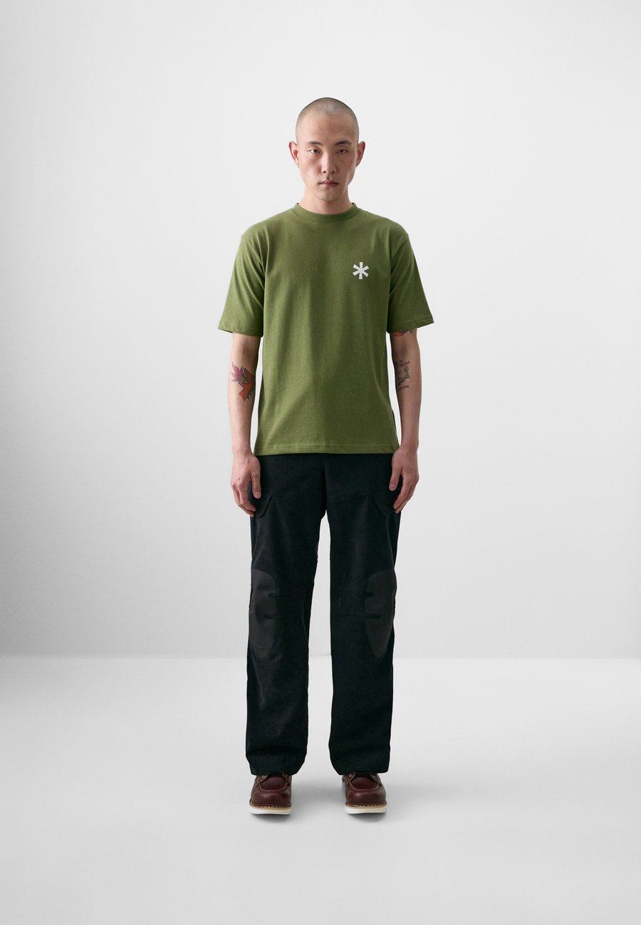 Футболка Snow Peak BACK LOGO UNISEX, Olive/Khaki, Белый, Футболка Snow Peak BACK LOGO UNISEX, Olive/Khaki
Футболка Snow Peak BACK LOGO UNISEX, Olive/Khaki, Белый, Футболка Snow Peak BACK LOGO UNISEX, Olive/Khaki