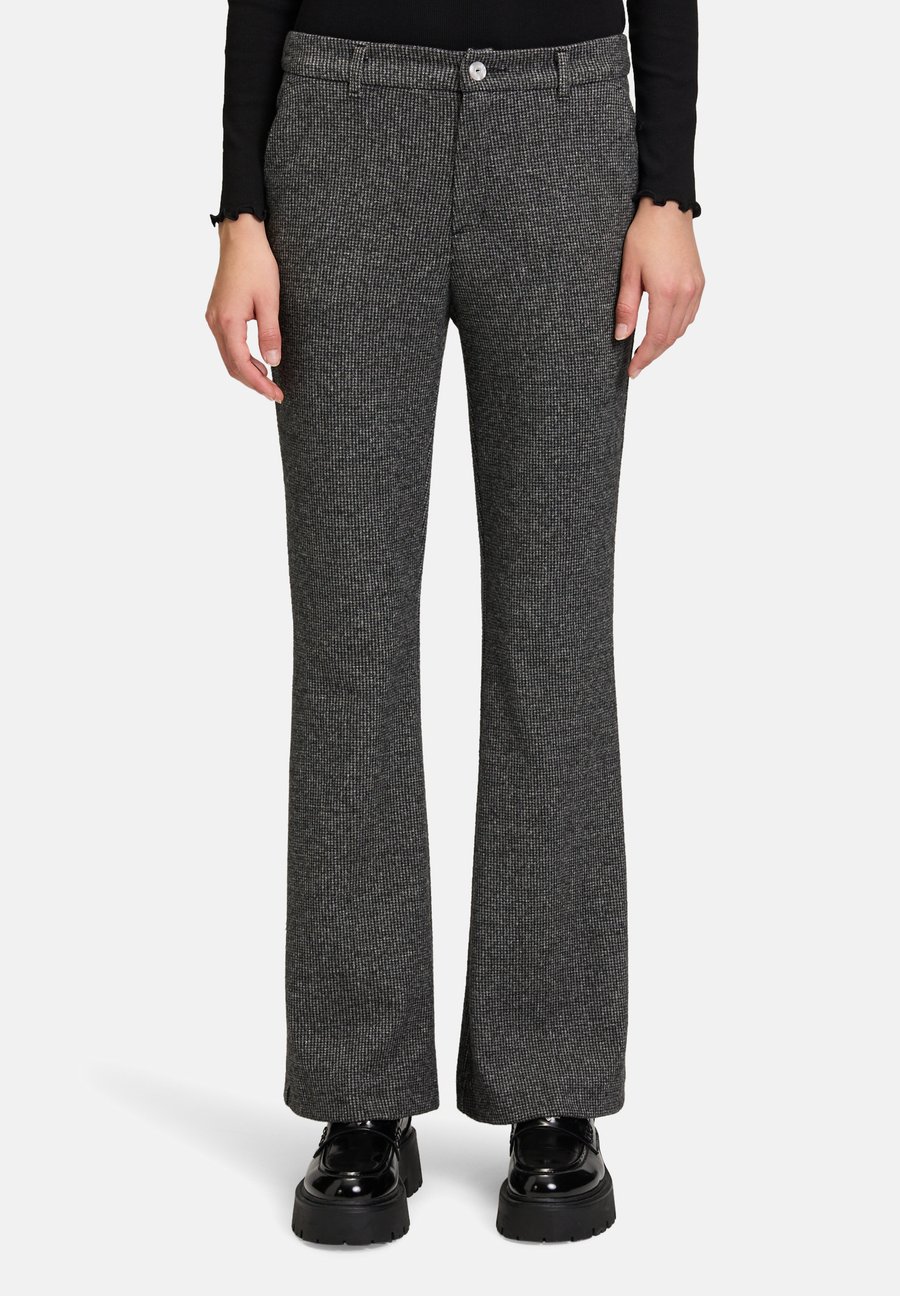 Брюки Cartoon MIT BÜGELFALTE, Schwarz Grau/Dark Grey
Брюки Cartoon MIT BÜGELFALTE, Schwarz Grau/Dark Grey