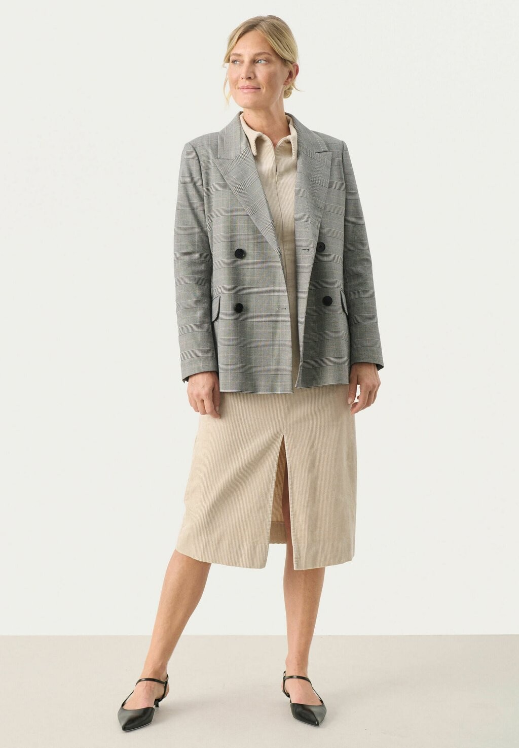 Платье-рубашка LIZELL Part Two, бежевый
Платье-рубашка LIZELL Part Two, бежевый