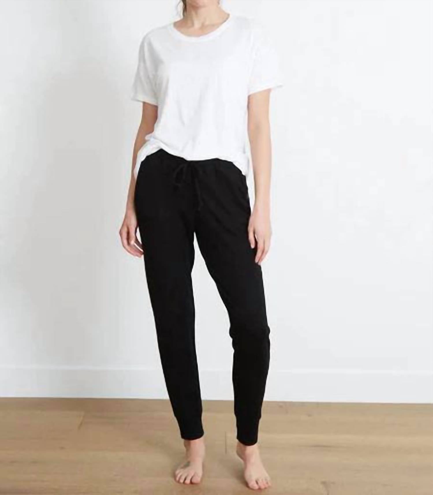 Джоггеры Gigi черные Good hYOUman
Джоггеры Gigi черные Good hYOUman