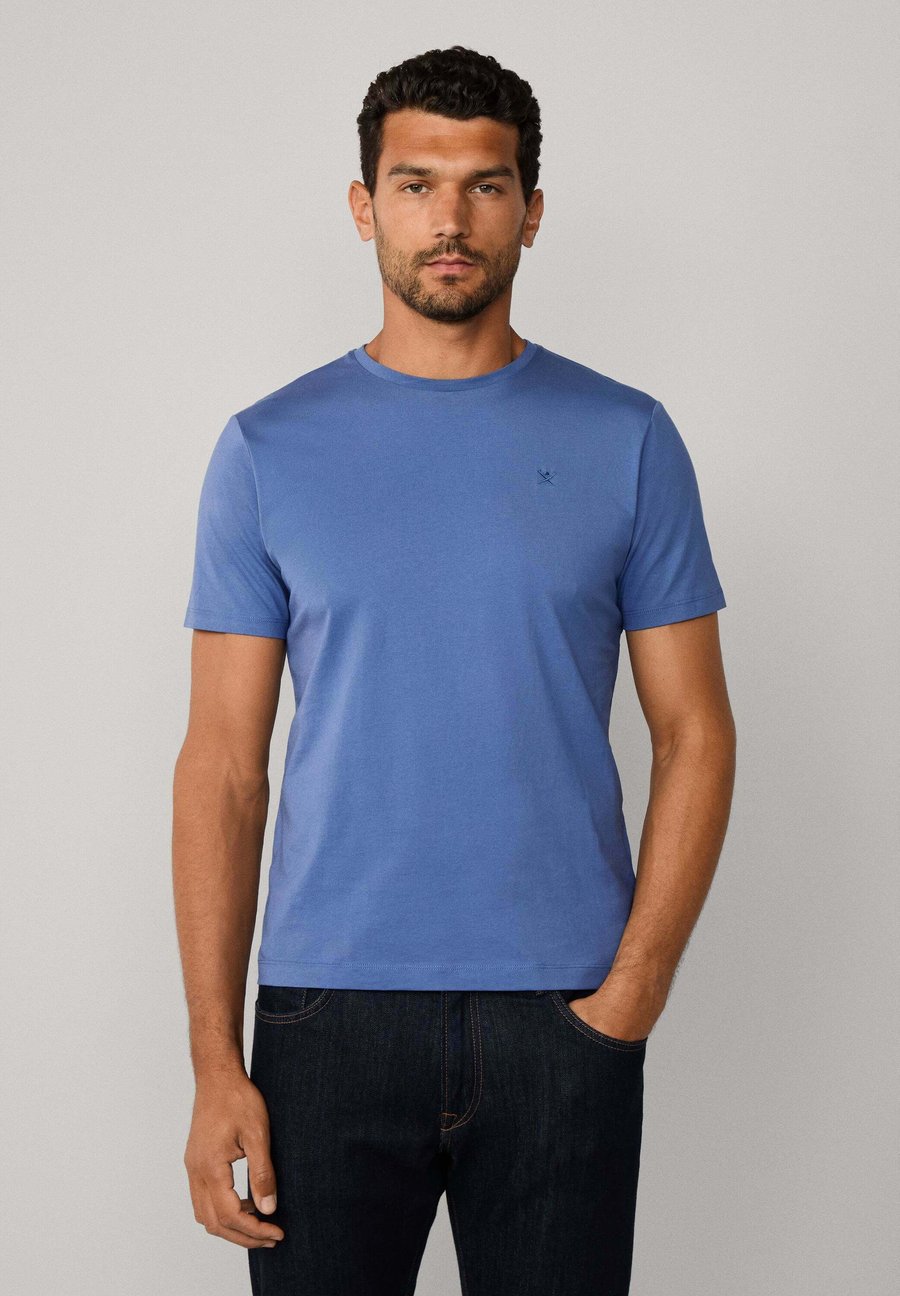 Футболка Hackett London Basic T-shirt, Dark Grey Marl/Royal Blue, Серый, Футболка Hackett London Basic T-shirt, Dark Grey Marl/Royal Blue
Футболка Hackett London Basic T-shirt, Dark Grey Marl/Royal Blue, Серый, Футболка Hackett London Basic T-shirt, Dark Grey Marl/Royal Blue