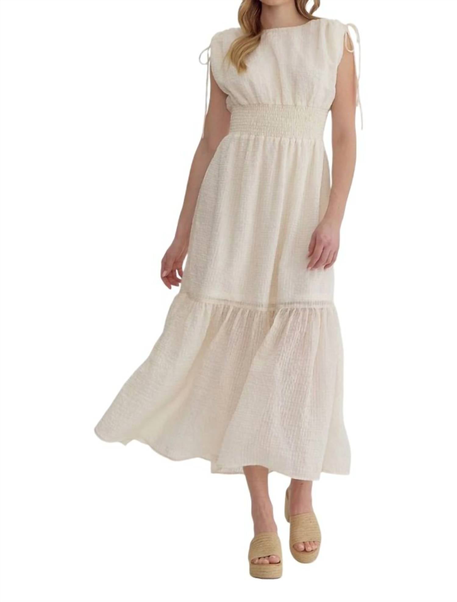 Фактурное платье миди цвета слоновой кости entro
Фактурное платье миди цвета слоновой кости entro