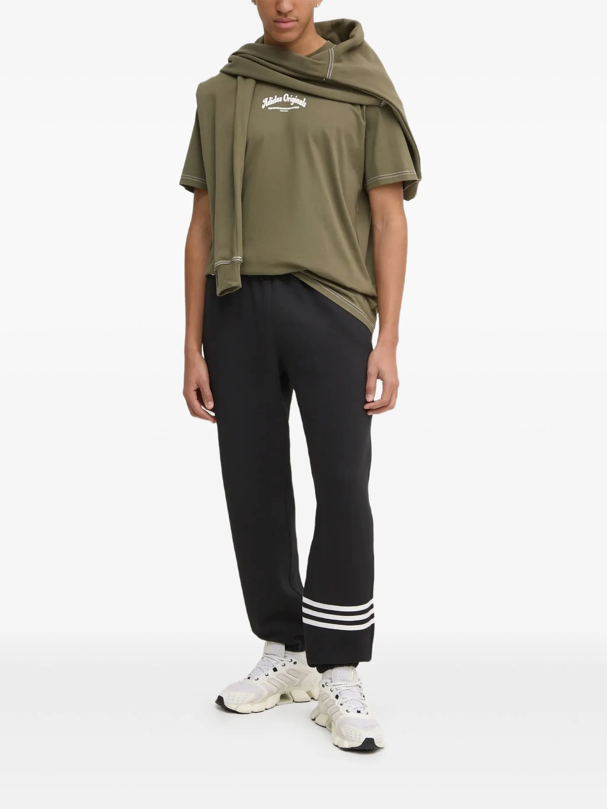 Худи с контрастной строчкой и графичным принтом Adidas, зеленый
Худи с контрастной строчкой и графичным принтом Adidas, зеленый