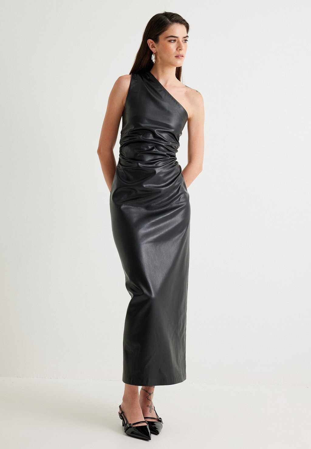 Платье макси ONE SHOULDER Koton, черный 
Платье макси ONE SHOULDER Koton, черный