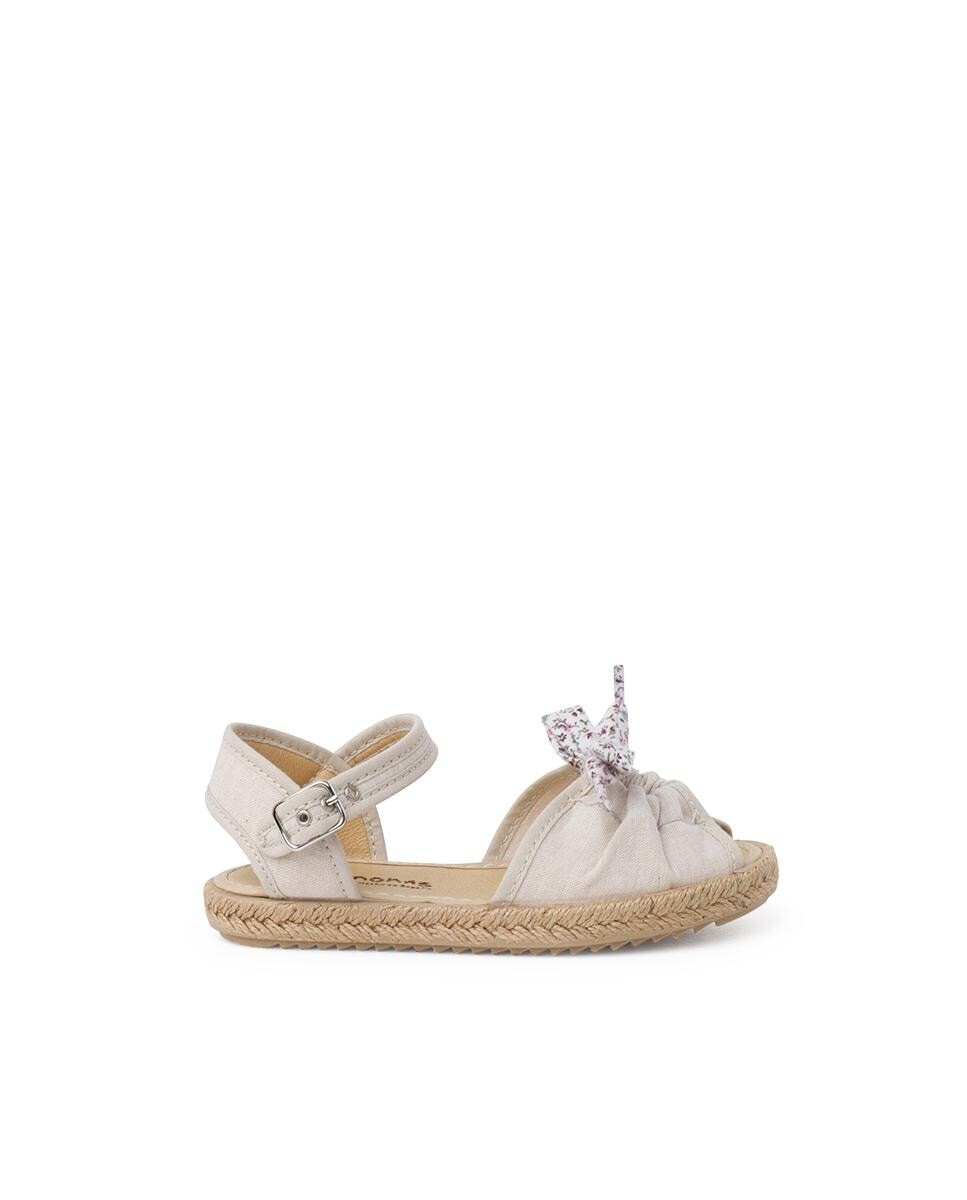 Эспадрильи для девочек с пряжкой в форме банта Pisamonas, бежевый
Эспадрильи для девочек с пряжкой в форме банта Pisamonas, бежевый