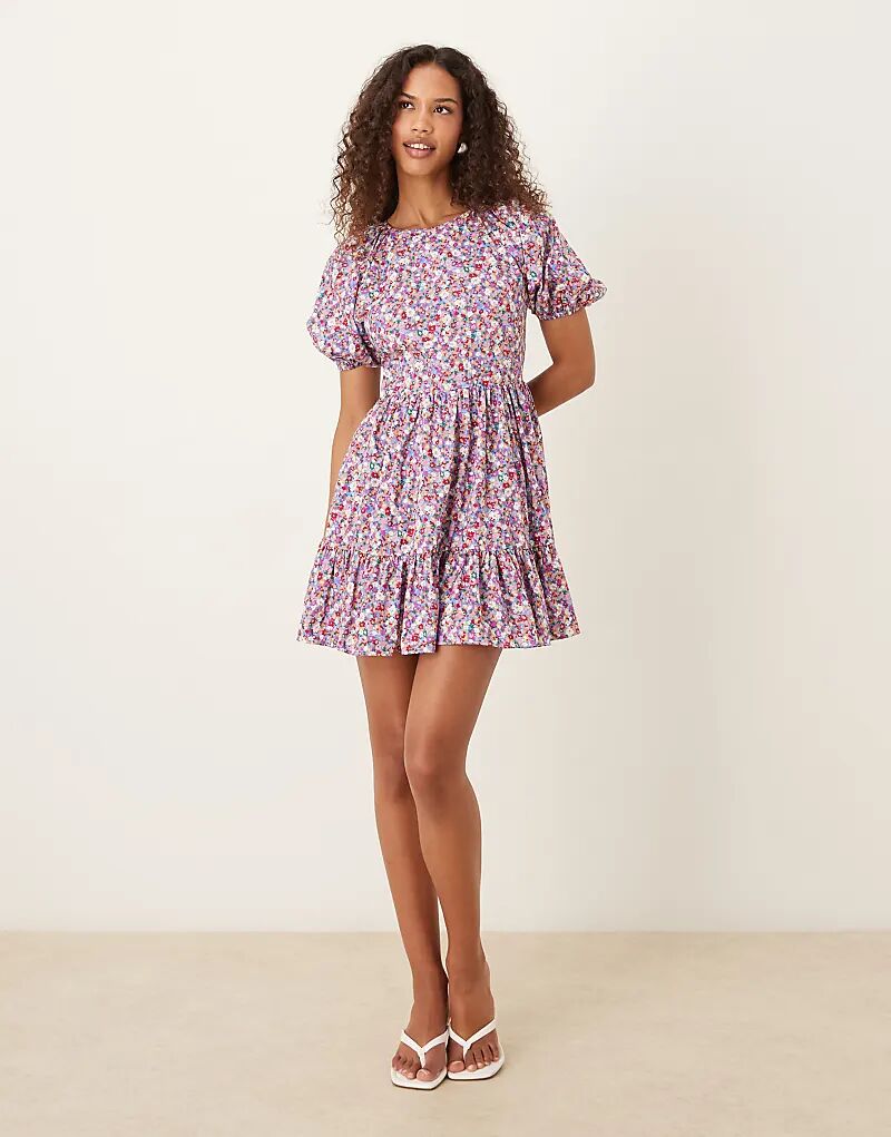 Гламурное мини-платье с завязками на спине с синей текстурой и цветочным принтом
Гламурное мини-платье с завязками на спине с синей текстурой и цветочным принтом