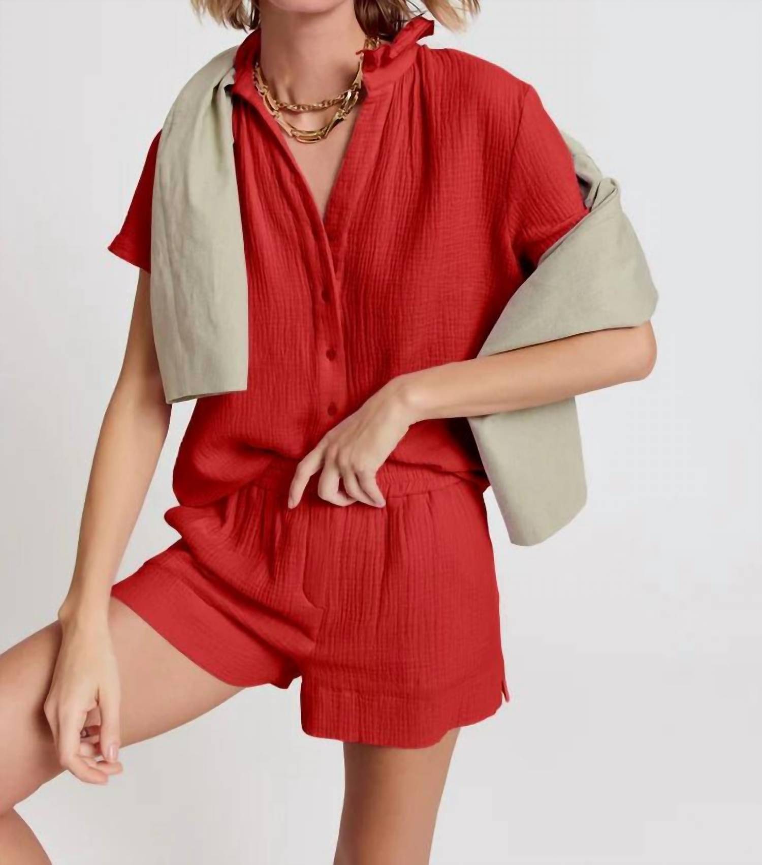 Короткий рукав, свободная спинка, рубашка из шифона в цвете рубин THE SHIRT, Ruby 
Короткий рукав, свободная спинка, рубашка из шифона в цвете рубин THE SHIRT, Ruby