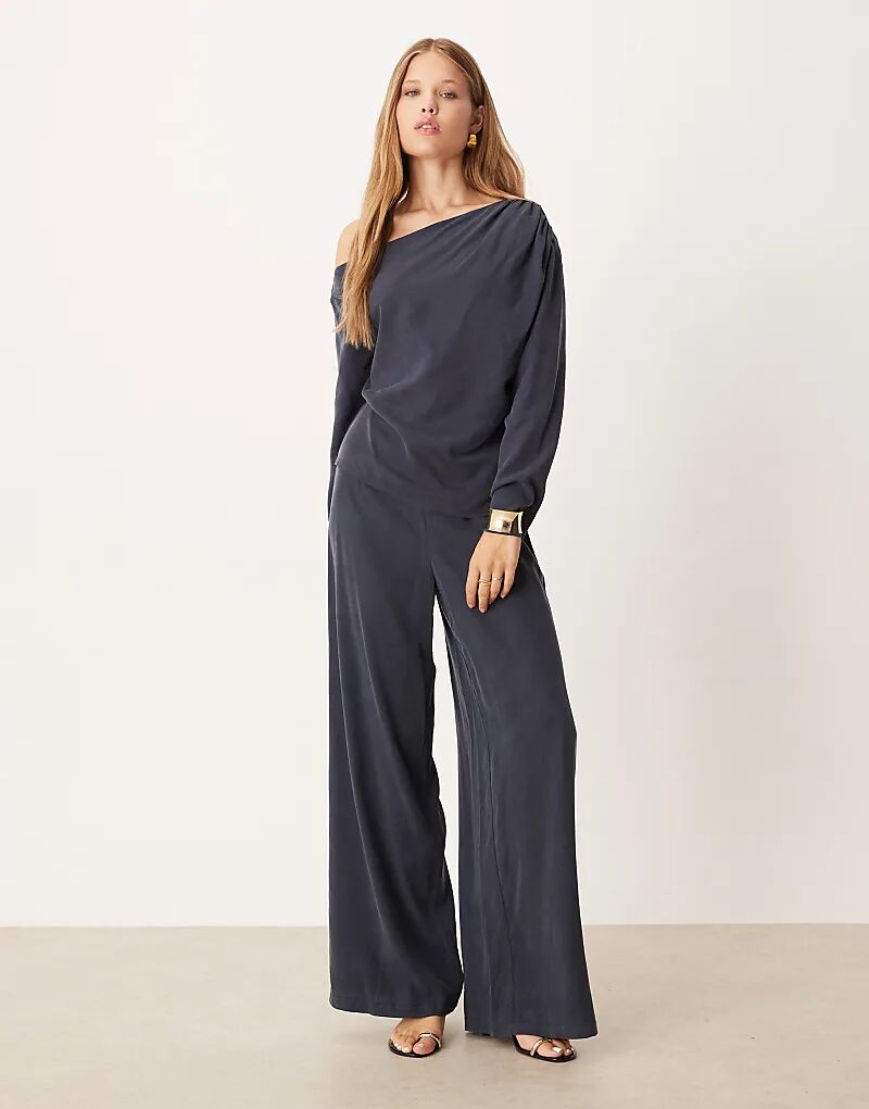 Мягкие брюки-клеш ASOS DESIGN с чистым передом, широкие, в цвете «выцветшие чернила»
Мягкие брюки-клеш ASOS DESIGN с чистым передом, широкие, в цвете «выцветшие чернила»