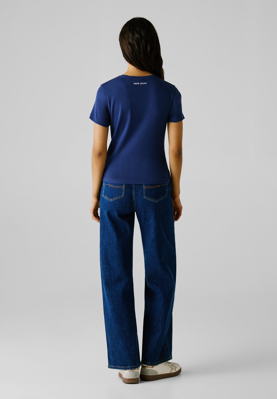 Футболка Red Bull Racing x Pepe Jeans STRETCH RIB TEE, Eton Blue/Blue, Красный, Футболка Red Bull Racing x Pepe Jeans STRETCH RIB TEE, Eton Blue/Blue
Футболка Red Bull Racing x Pepe Jeans STRETCH RIB TEE, Eton Blue/Blue, Красный, Футболка Red Bull Racing x Pepe Jeans STRETCH RIB TEE, Eton Blue/Blue
