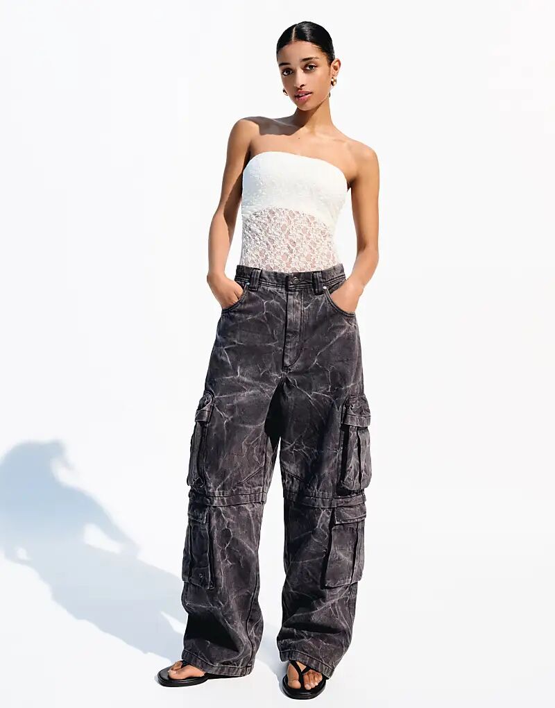 Боди-бандо Bershka из светлого кружева белого цвета
Боди-бандо Bershka из светлого кружева белого цвета