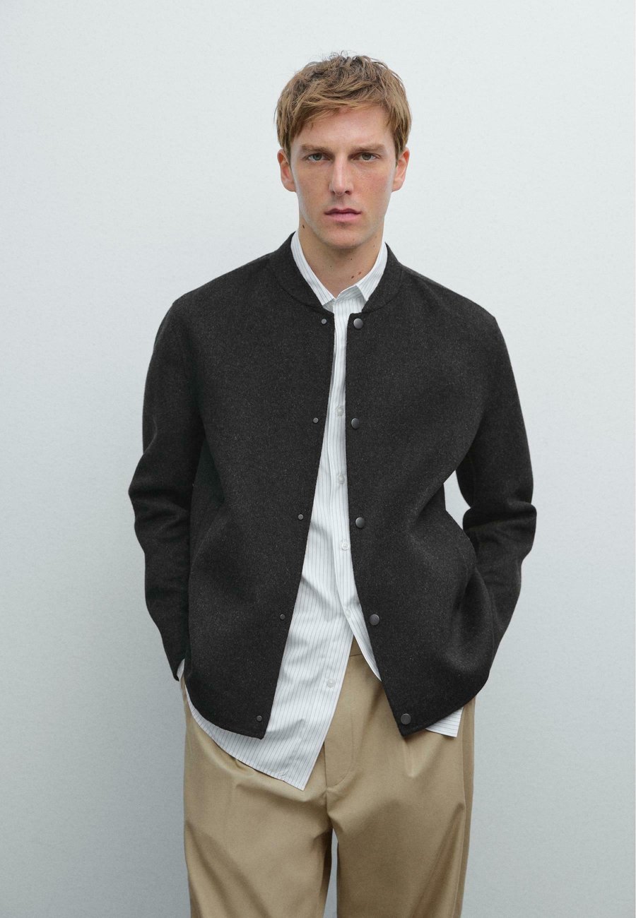 Куртка Massimo Dutti DOUBLE-LAYER BOMBER NECK, Grey
Куртка Massimo Dutti DOUBLE-LAYER BOMBER NECK, Grey