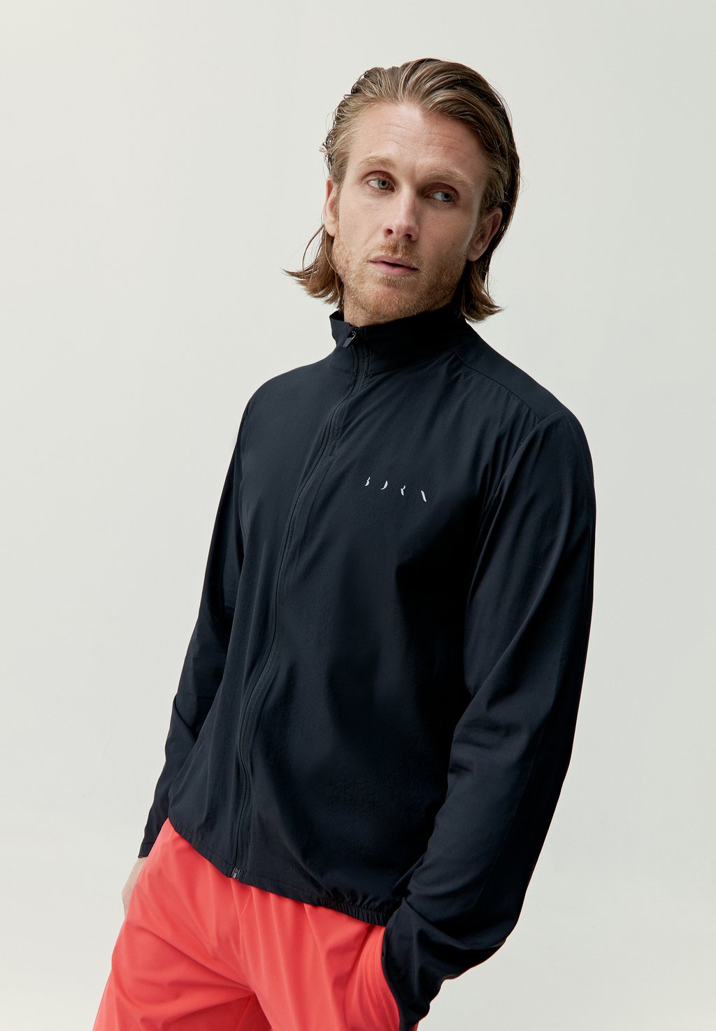 Ветровка NYASA Born Living Yoga, черный
Ветровка NYASA Born Living Yoga, черный